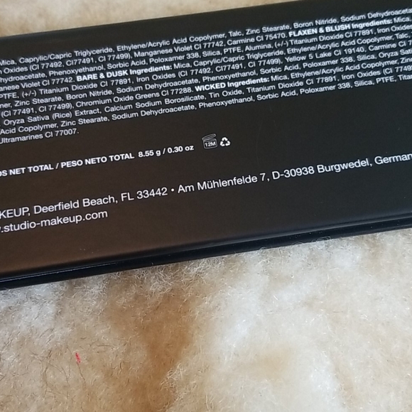 Studio Makeup Ease to Wear Eyeshadow Palette - Picture 3 of 3